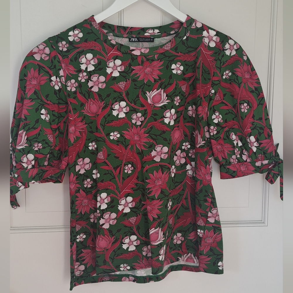 Woman's Zara Flower Top